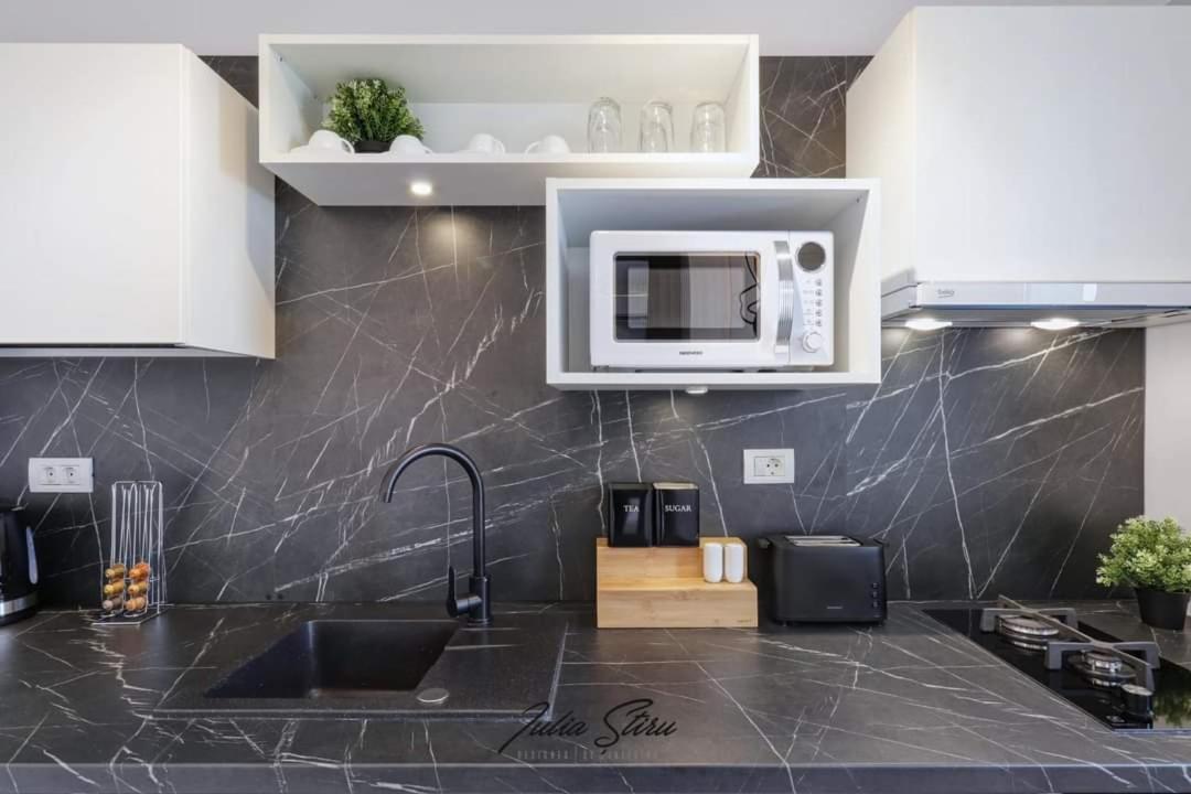 Government Deluxe Studio By Magic Apartments Bukarest Exterior foto