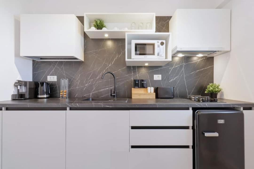 Government Deluxe Studio By Magic Apartments Bukarest Exterior foto