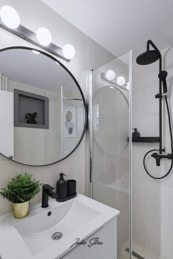 Government Deluxe Studio By Magic Apartments Bukarest Exterior foto
